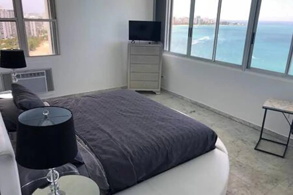 Spectacular Beach Front Ph, 2 Level-3Bd-2.5 Bath Apartment San Juan 0*,